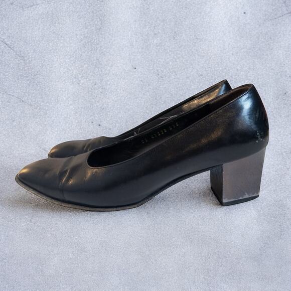 Vintage Salvatore Ferragamo Black Leather Classic Block Heel Pumps Size 8 - Picture 1 of 11